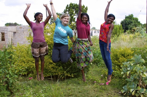 girls jumping pic